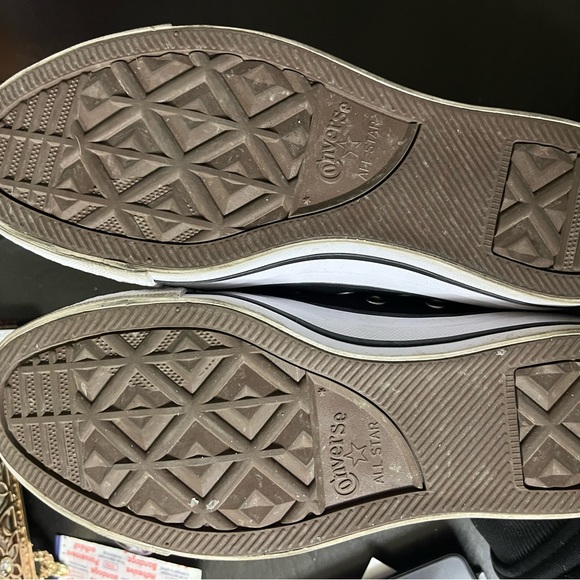 Converse shoes - Picture 2 of 3